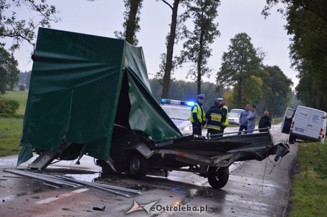 Wypadek pod Myszyńcem. Po czołowym zderzeniu opla z przyczepką DK-53 jest zablokowana [20.09.2015] - zdjęcie #24 - eOstroleka.pl