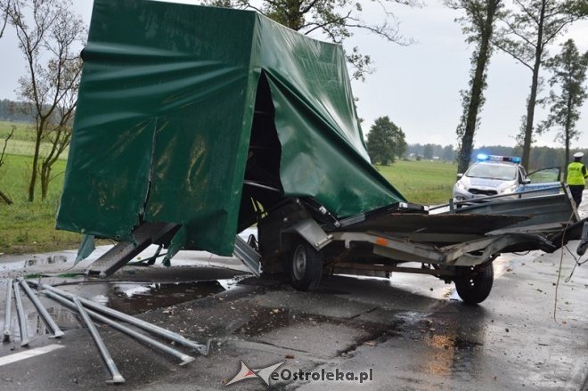 Wypadek pod Myszyńcem. Po czołowym zderzeniu opla z przyczepką DK-53 jest zablokowana [20.09.2015] - zdjęcie #32 - eOstroleka.pl