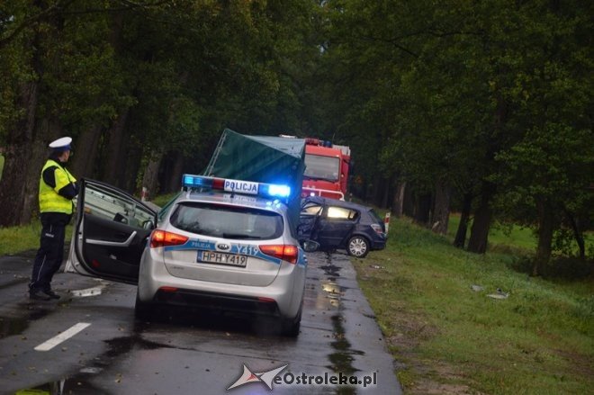 Wypadek pod Myszyńcem. Po czołowym zderzeniu opla z przyczepką DK-53 jest zablokowana [20.09.2015] - zdjęcie #36 - eOstroleka.pl