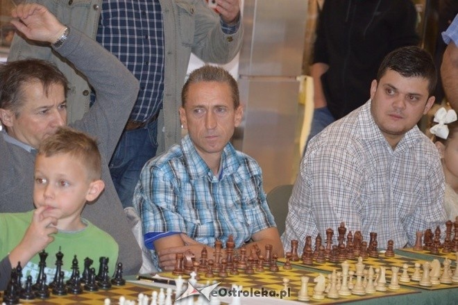 Symultana szachowa z Mistrzem Wojska Polskiego [26.09.2015] - zdjęcie #14 - eOstroleka.pl
