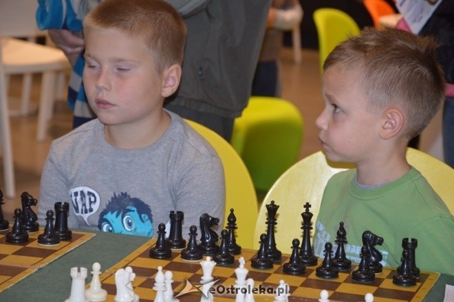 Symultana szachowa z Mistrzem Wojska Polskiego [26.09.2015] - zdjęcie #16 - eOstroleka.pl