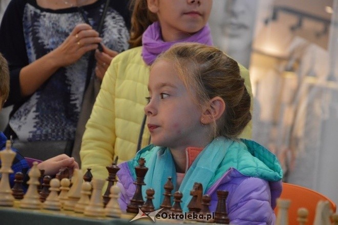 Symultana szachowa z Mistrzem Wojska Polskiego [26.09.2015] - zdjęcie #30 - eOstroleka.pl