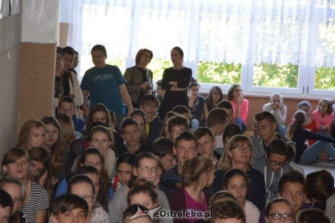 Bokserzy KS Victoria z wizytą w Gimnazjum nr 2 [01.10.2015] - zdjęcie #44 - eOstroleka.pl