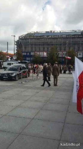 Mieszkańcy Kadzidła uczestniczyli w pogrzebie Żołnierzy Wyklętych Niezłomnych na „Łączce” [01.10.2015] - zdjęcie #3 - eOstroleka.pl