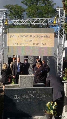 Mieszkańcy Kadzidła uczestniczyli w pogrzebie Żołnierzy Wyklętych Niezłomnych na „Łączce” [01.10.2015] - zdjęcie #7 - eOstroleka.pl