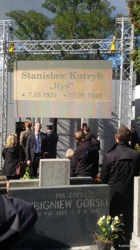 Mieszkańcy Kadzidła uczestniczyli w pogrzebie Żołnierzy Wyklętych Niezłomnych na „Łączce” [01.10.2015] - zdjęcie #8 - eOstroleka.pl