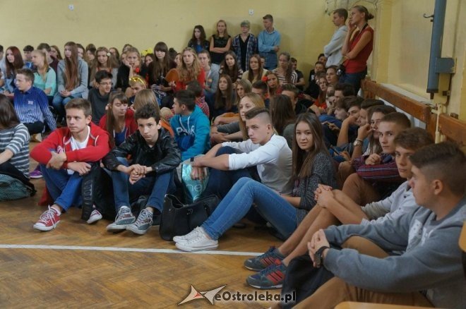 Otrzęsiny „pierwszaków” z I Liceum Ogólnokształcącego w Ostrołęce [03.10.2015] - zdjęcie #44 - eOstroleka.pl