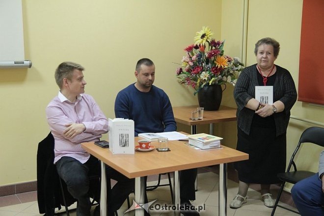 Spotkanie autorskie z Marcinem Tomczakiem w Klubie przy Studziennej [06.10.2015] - zdjęcie #2 - eOstroleka.pl