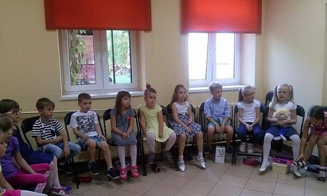 Uczniowie „dziesiątki” na spotkaniu autorskim z autorką opowiadań dla dzieci [08.10.2015] - zdjęcie #8 - eOstroleka.pl