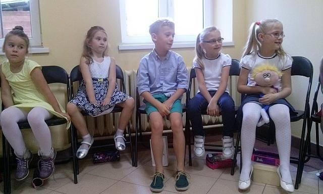Uczniowie „dziesiątki” na spotkaniu autorskim z autorką opowiadań dla dzieci [08.10.2015] - zdjęcie #16 - eOstroleka.pl