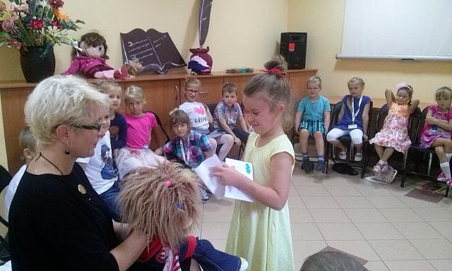 Uczniowie „dziesiątki” na spotkaniu autorskim z autorką opowiadań dla dzieci [08.10.2015] - zdjęcie #29 - eOstroleka.pl