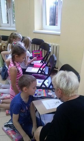 Uczniowie „dziesiątki” na spotkaniu autorskim z autorką opowiadań dla dzieci [08.10.2015] - zdjęcie #30 - eOstroleka.pl