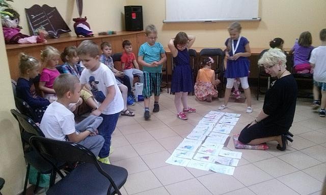 Uczniowie „dziesiątki” na spotkaniu autorskim z autorką opowiadań dla dzieci [08.10.2015] - zdjęcie #38 - eOstroleka.pl