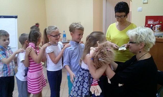 Uczniowie „dziesiątki” na spotkaniu autorskim z autorką opowiadań dla dzieci [08.10.2015] - zdjęcie #50 - eOstroleka.pl