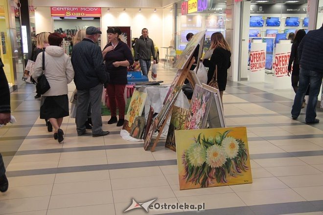 II Przegląd Twórczości Lokalnej w Galerii Bursztynowej: Malarstwo, fotografia, grafika [11.10.2015] - zdjęcie #56 - eOstroleka.pl