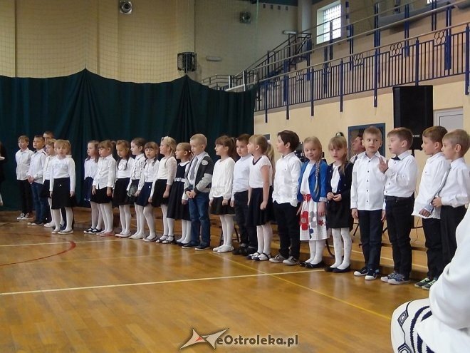 Ślubowanie pierwszoklasistów w Szkole Podstawowej w Troszynie [30.10.2015} - zdjęcie #13 - eOstroleka.pl