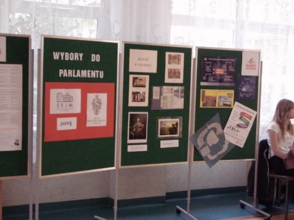 Wybory parlamentarne w Gimnazjum nr 2 w Ostrołęce [23.10.2015] - zdjęcie #3 - eOstroleka.pl