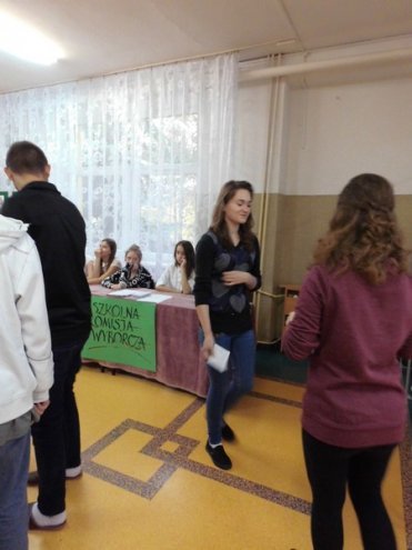 Wybory parlamentarne w Gimnazjum nr 2 w Ostrołęce [23.10.2015] - zdjęcie #23 - eOstroleka.pl