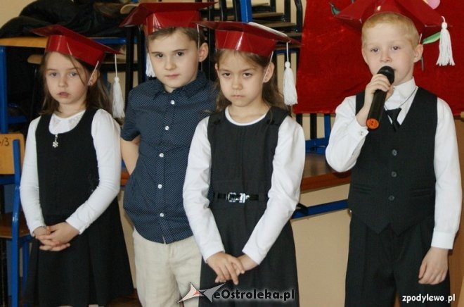 Pasowanie na „pierwszaka” w Szkole Podstawowej w Dylewie [05.11.2015] - zdjęcie #4 - eOstroleka.pl