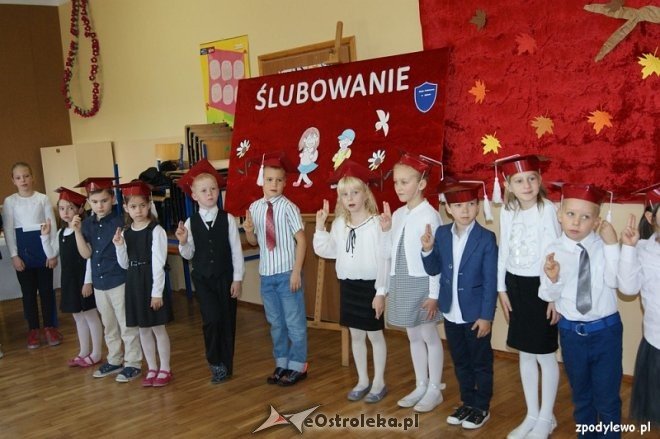Pasowanie na „pierwszaka” w Szkole Podstawowej w Dylewie [05.11.2015] - zdjęcie #19 - eOstroleka.pl