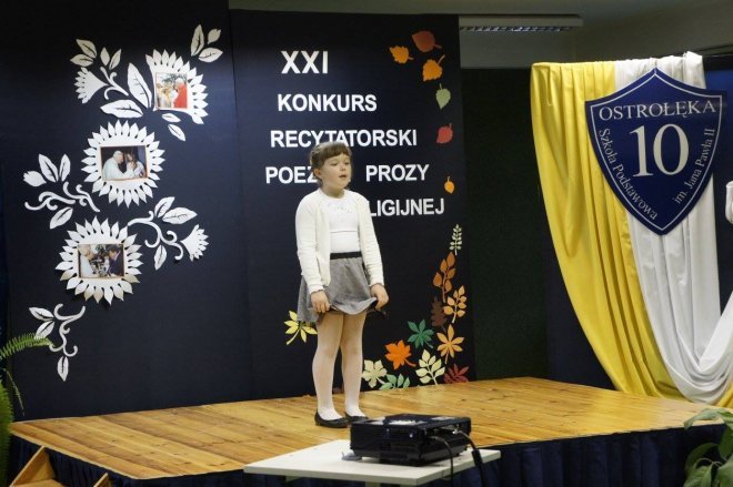 XXI  Międzyszkolny Konkurs Recytatorski Poezji i Prozy Religijnej w ostrołęckiej „dziesiątce” [07.11.2015] - zdjęcie #16 - eOstroleka.pl