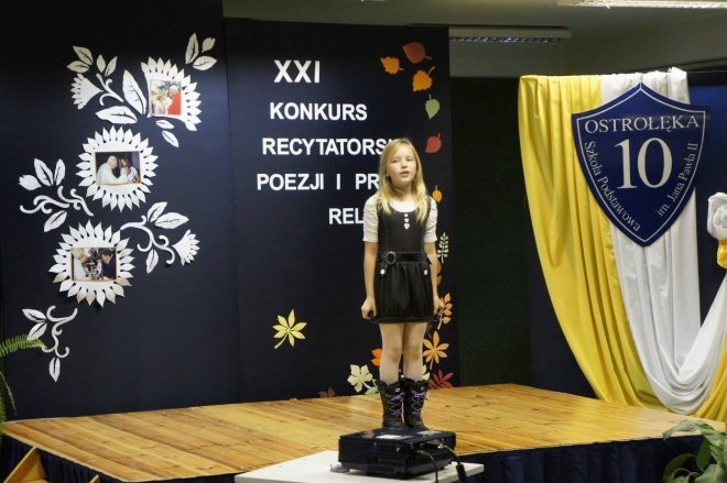 XXI  Międzyszkolny Konkurs Recytatorski Poezji i Prozy Religijnej w ostrołęckiej „dziesiątce” [07.11.2015] - zdjęcie #34 - eOstroleka.pl