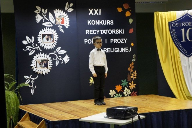 XXI  Międzyszkolny Konkurs Recytatorski Poezji i Prozy Religijnej w ostrołęckiej „dziesiątce” [07.11.2015] - zdjęcie #35 - eOstroleka.pl