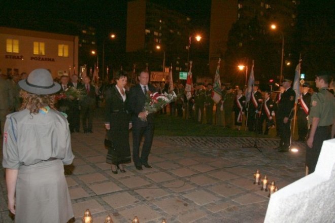 Poświęcenie Dębów Katyńskich wokół Pomnika Ofiar Terroru Komunistycznego (17.09.09) - zdjęcie #3 - eOstroleka.pl