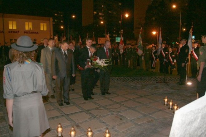Poświęcenie Dębów Katyńskich wokół Pomnika Ofiar Terroru Komunistycznego (17.09.09) - zdjęcie #4 - eOstroleka.pl