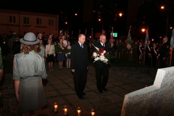 Poświęcenie Dębów Katyńskich wokół Pomnika Ofiar Terroru Komunistycznego (17.09.09) - zdjęcie #6 - eOstroleka.pl