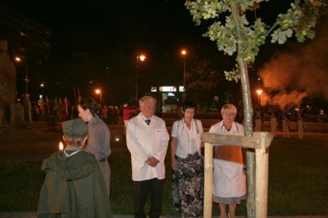 Poświęcenie Dębów Katyńskich wokół Pomnika Ofiar Terroru Komunistycznego (17.09.09) - zdjęcie #19 - eOstroleka.pl