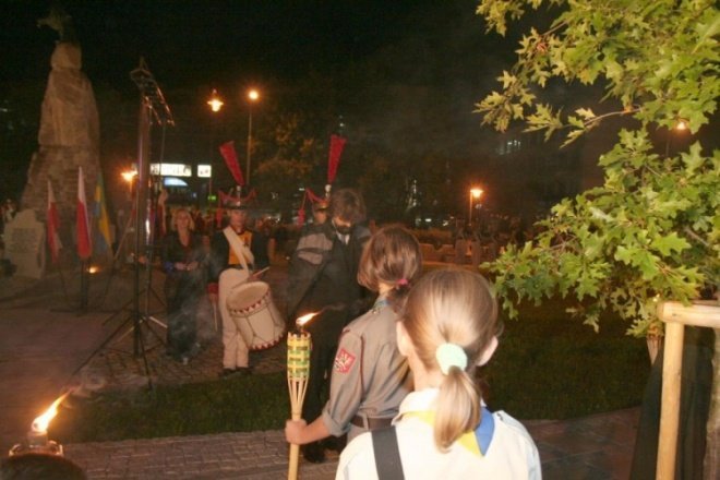 Poświęcenie Dębów Katyńskich wokół Pomnika Ofiar Terroru Komunistycznego (17.09.09) - zdjęcie #20 - eOstroleka.pl