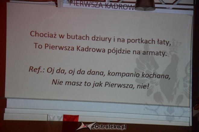Śpiewanie pieśni patriotycznych w Ostrołęce [11.11.2015] - zdjęcie #4 - eOstroleka.pl