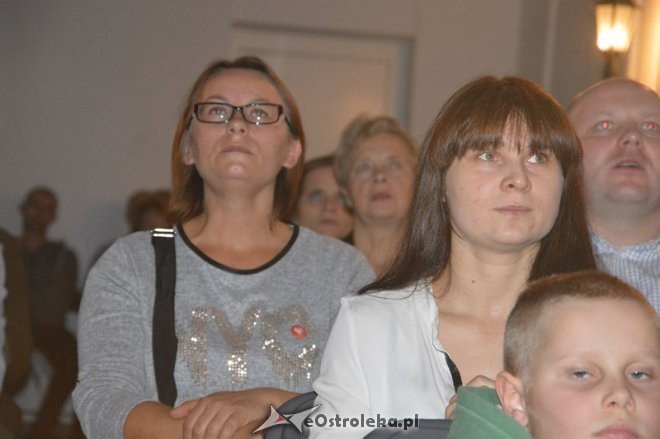 Śpiewanie pieśni patriotycznych w Ostrołęce [11.11.2015] - zdjęcie #21 - eOstroleka.pl