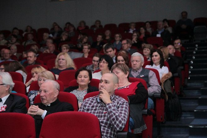 Młode Polskie Skrzydła – koncert pieśni patriotycznych w OCK [11.1.2015] - zdjęcie #33 - eOstroleka.pl