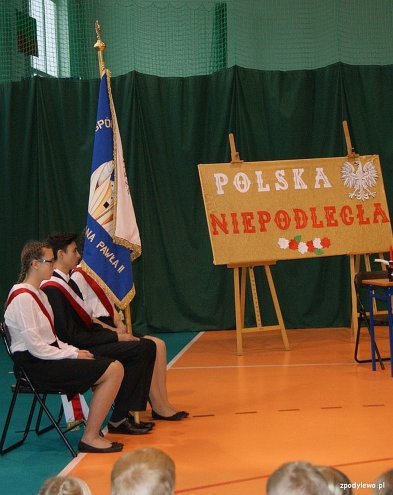 Uczniowie z Dylewa uczcili Święto Niepodległości [18.11.2015] - zdjęcie #6 - eOstroleka.pl