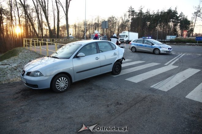 Wypadek na Warszawskiej. Pijany 26-latek w audi staranował dwa inne pojazdy [25.11.2015] - zdjęcie #3 - eOstroleka.pl