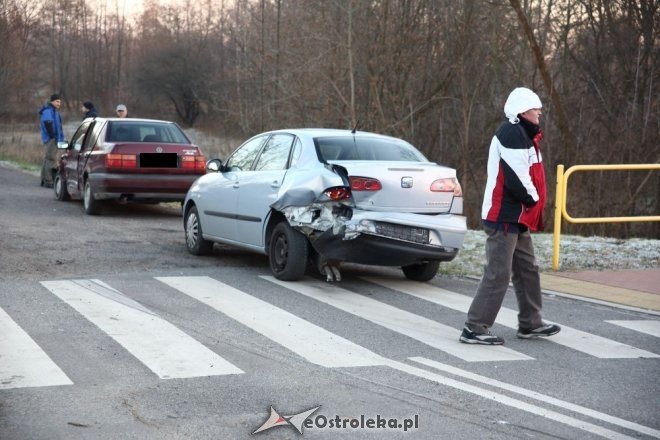 Wypadek na Warszawskiej. Pijany 26-latek w audi staranował dwa inne pojazdy [25.11.2015] - zdjęcie #15 - eOstroleka.pl