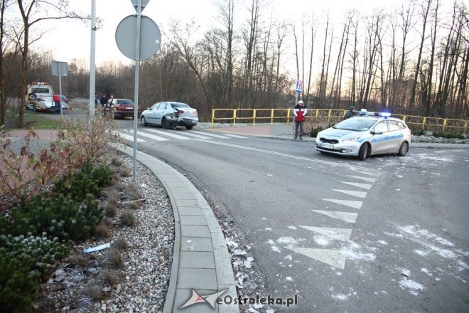 Wypadek na Warszawskiej. Pijany 26-latek w audi staranował dwa inne pojazdy [25.11.2015] - zdjęcie #17 - eOstroleka.pl