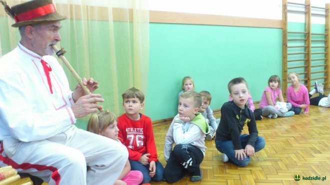 Kadzidło: Nietypowy przebieg zajęć z dialektu. Uczniowie zaskoczeni i zadowoleni [26.11.2015] - zdjęcie #13 - eOstroleka.pl