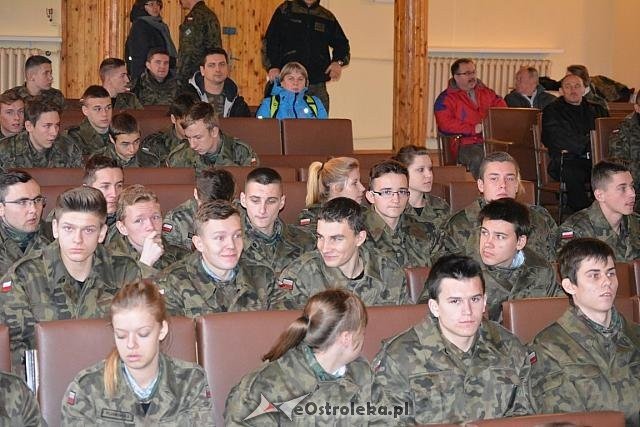 Uczniowie z „dwójki” w IV edycji Rajdu Żołnierza na poligonie w Bemowie Piskim [26.11.2015] - zdjęcie #6 - eOstroleka.pl