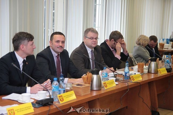 XVIII sesja Rady Miasta w Ostrołęce [26.11.2015] - zdjęcie #8 - eOstroleka.pl