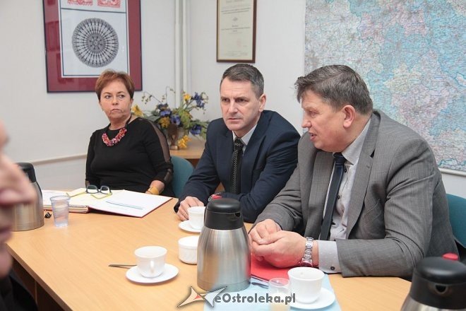 XIII sesja Rady Powiatu: Początek w Starostwie a finał w Czarni [27.11.2015] - zdjęcie #5 - eOstroleka.pl