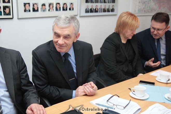 XIII sesja Rady Powiatu: Początek w Starostwie a finał w Czarni [27.11.2015] - zdjęcie #8 - eOstroleka.pl