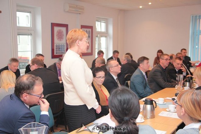 XIII sesja Rady Powiatu: Początek w Starostwie a finał w Czarni [27.11.2015] - zdjęcie #27 - eOstroleka.pl