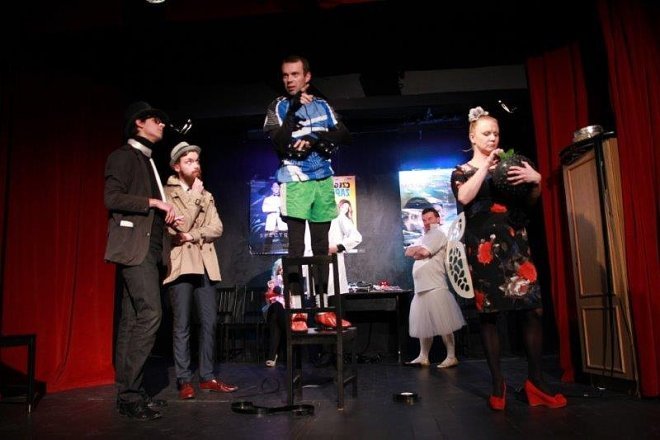 „Coś tu nie gra”: Premiera teatralna w Klubie Oczko [30.11.2015] - zdjęcie #35 - eOstroleka.pl