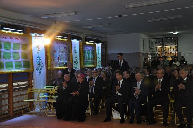 Św. Jan Paweł II patronem „Podstawówki” z Łęgu Starościńskiego [01.12.2015] - zdjęcie #2 - eOstroleka.pl