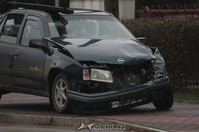 Wypadek na skrzyżowaniu ulic Korczaka i Poznańskiej [03.12.2015] - zdjęcie #5 - eOstroleka.pl