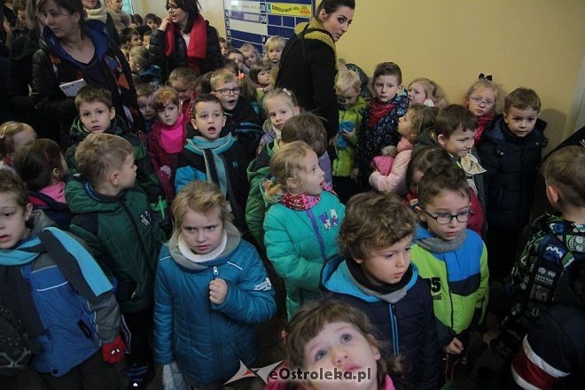 Ostrołęka: Przedszkolaki ubrały choinkę w „Handlowcu” [03.12.2015] - zdjęcie #16 - eOstroleka.pl