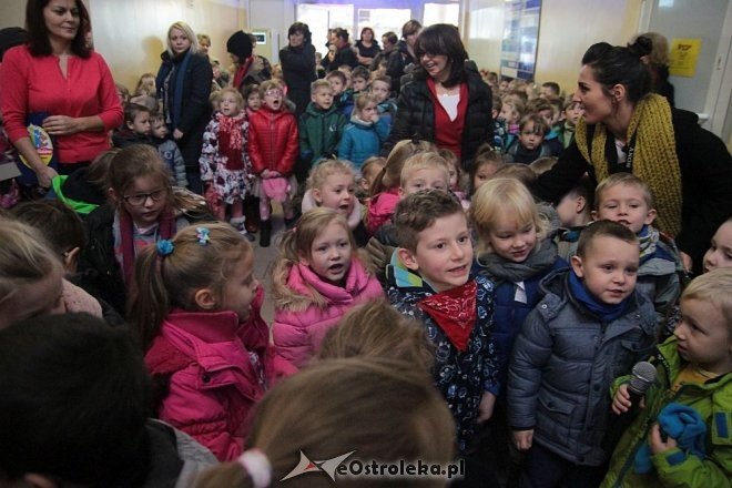 Ostrołęka: Przedszkolaki ubrały choinkę w „Handlowcu” [03.12.2015] - zdjęcie #41 - eOstroleka.pl